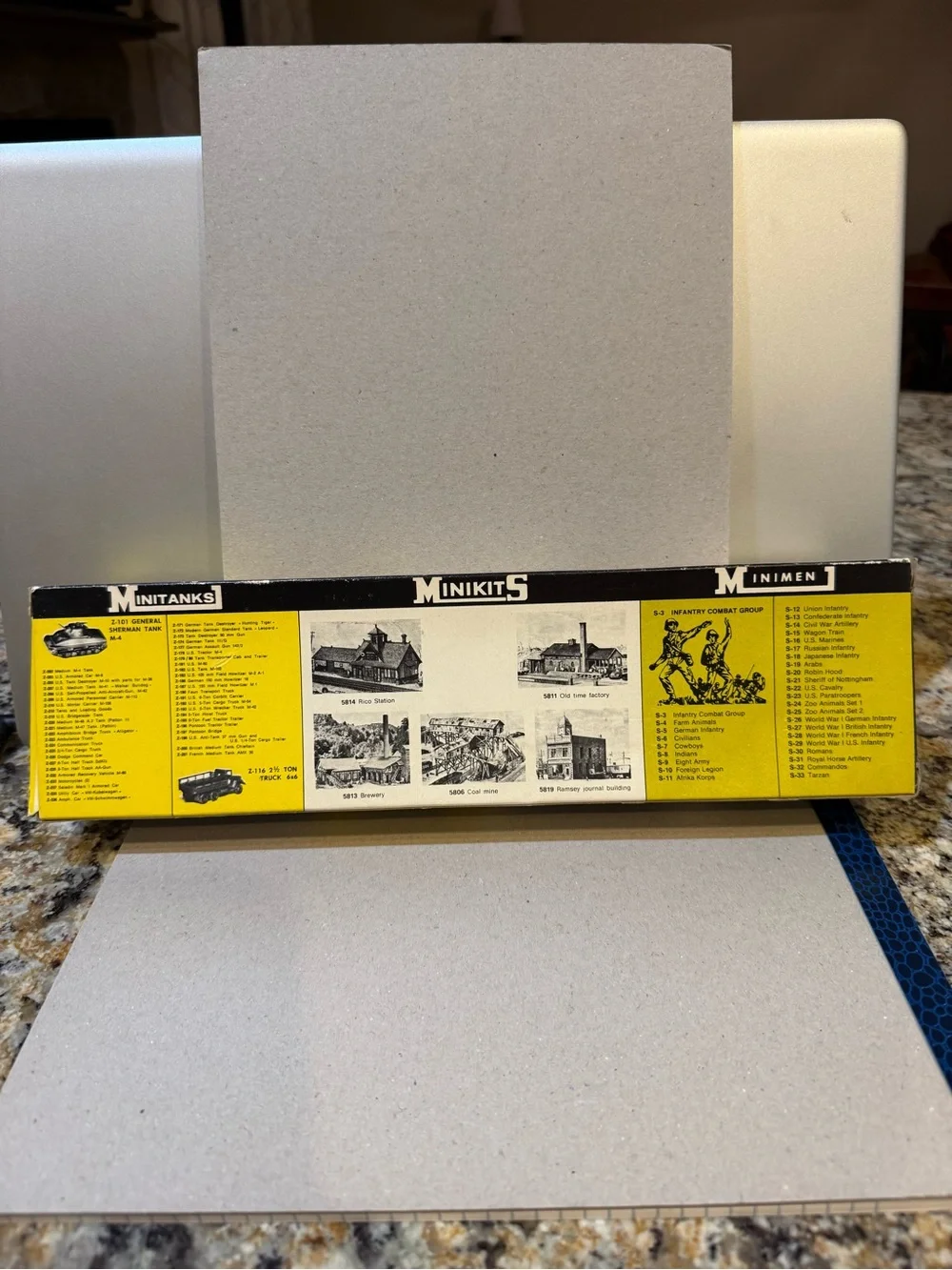 AHM 1930 Sleeper 85 Ft HO Scale #6401- BG Santa Fe #1377 New in Box